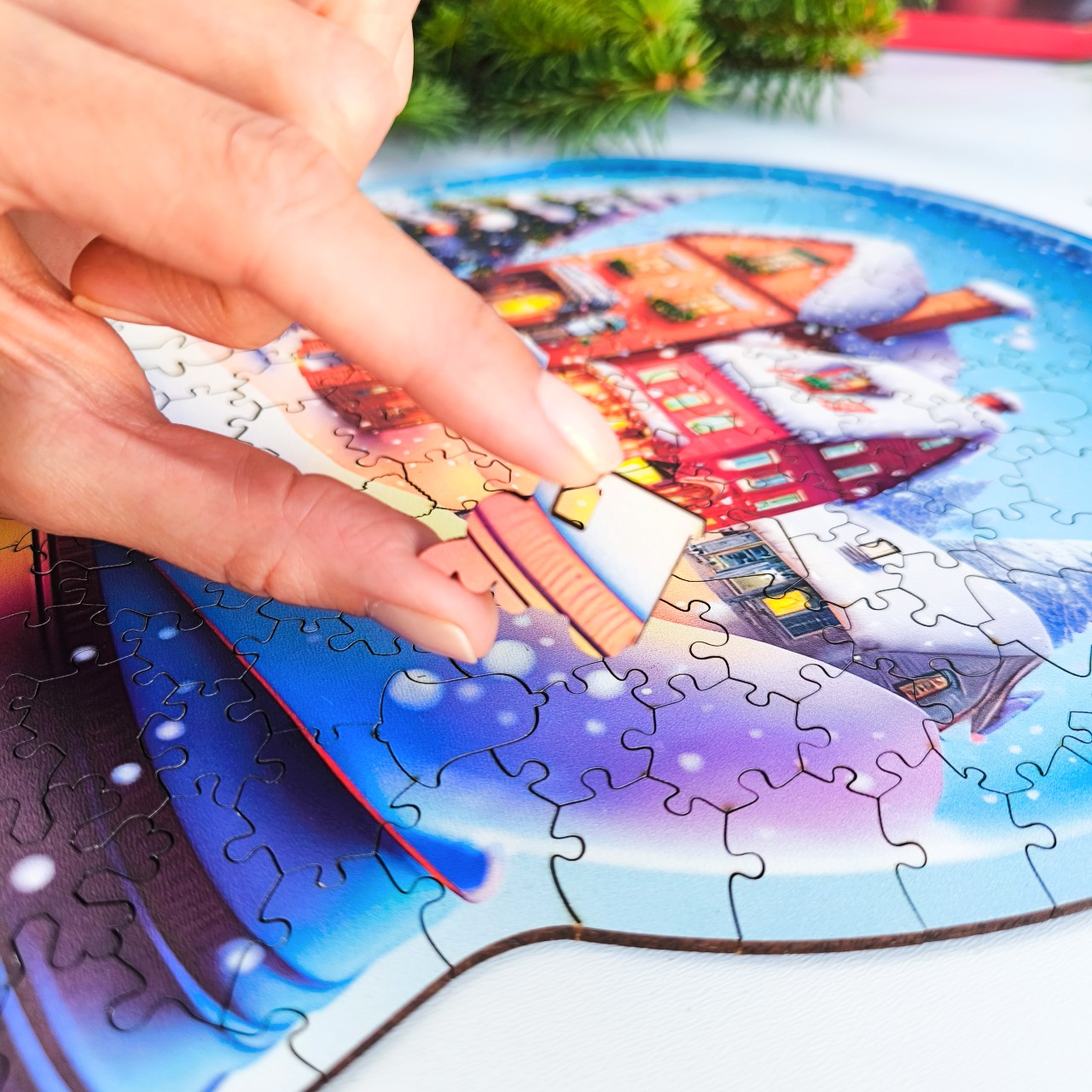 milliwood-christmas-holzpuzzle-schneekugel-200-teile-weihnachtsstadt image 7
