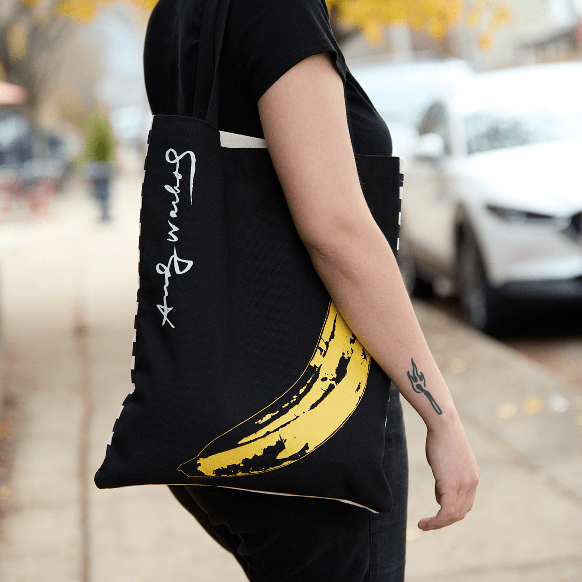 galison-warhol-banana-canvas-tote-bag-schwarz-16oz image 5