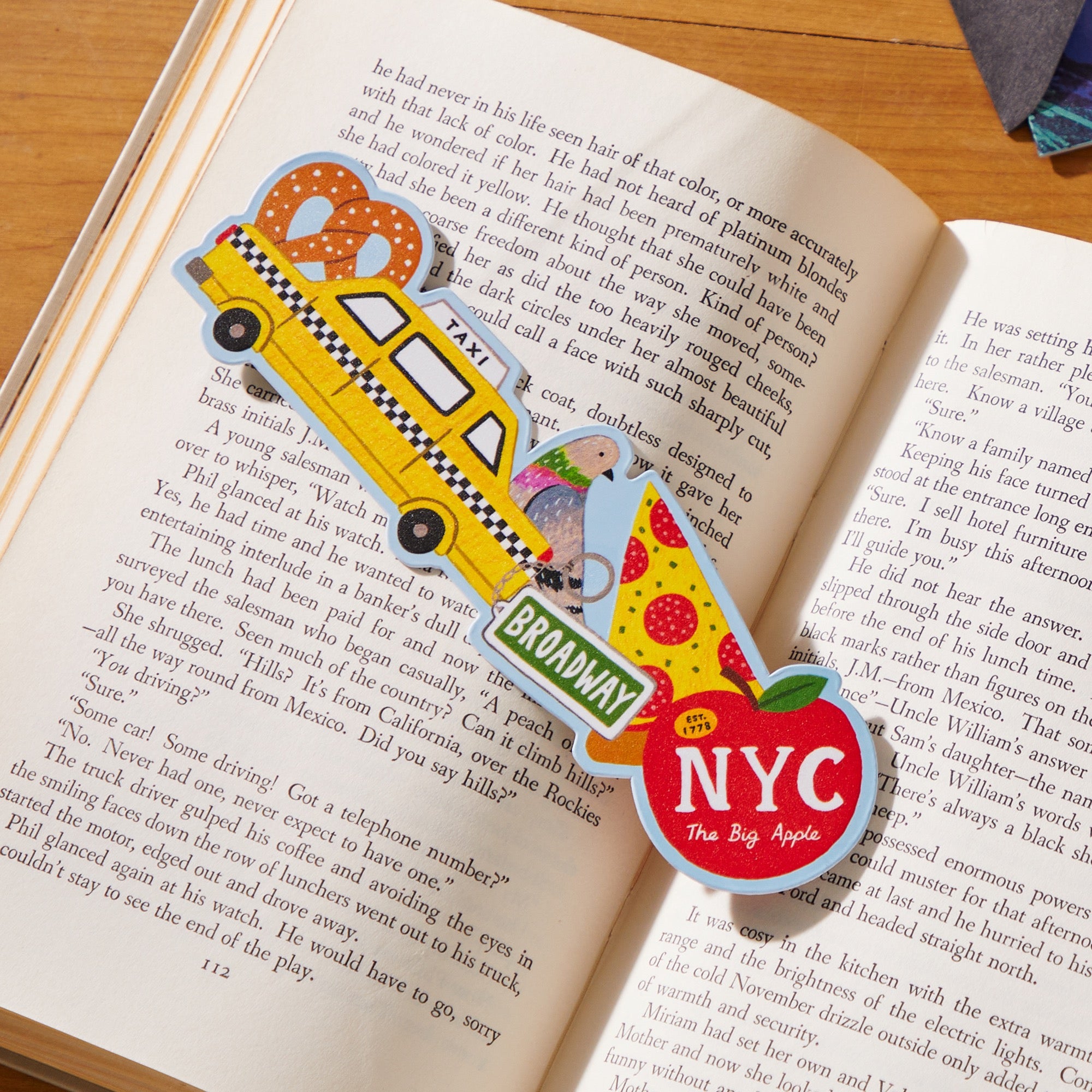 galison-big-apple-lesezeichen-papier-new-york-motiv image 3