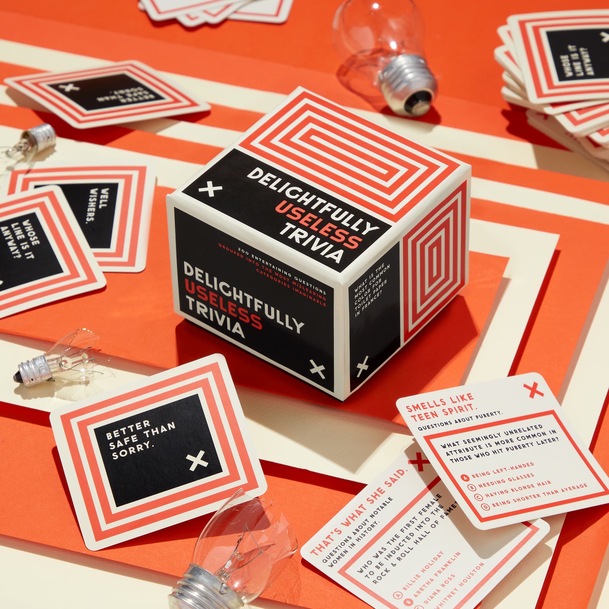 galison-games-delightfully-useless-trivia-quizspiel-200-fragen image 2